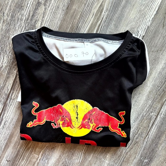 Red Bull Graphic Tee Medium – Bold Two-Tone Print, Pre-Owned, Unique Design - Picture 7 of 7